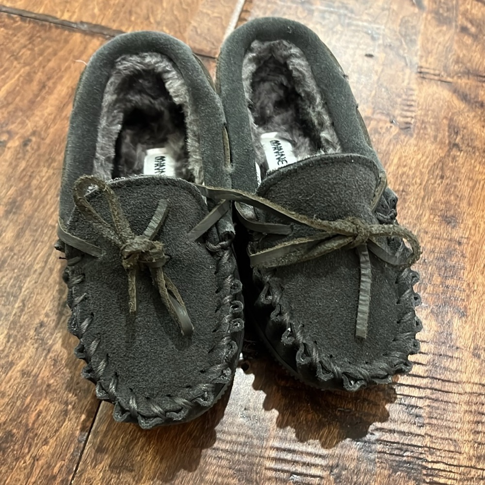 BRAND NEW boys slippers size 8